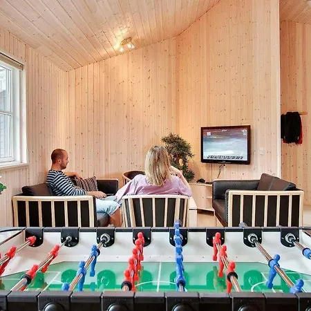 Дом отдыха Sleeps 18 Pool Wifi